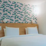 Hollywood -ex Kyriad- Hotel *