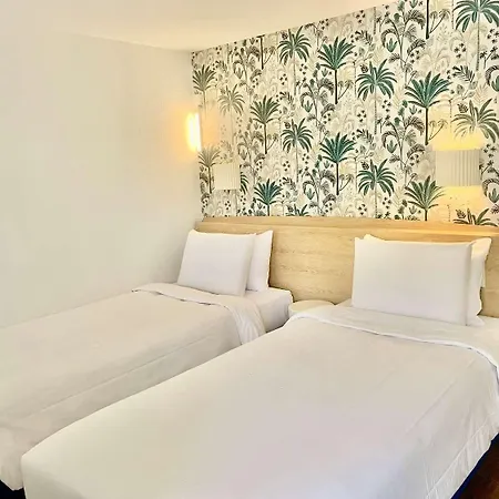 Hollywood -ex Kyriad- Hotel *